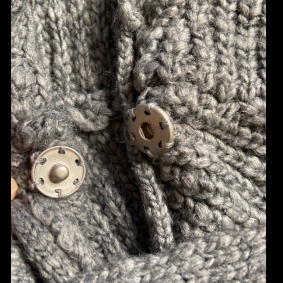 VEST - Picture 4 of 4